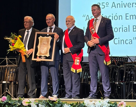 Recibimos el Escudo de la Ciudad de Fraga por el 25 Aniversario de AEI Bajo Baix Cinca